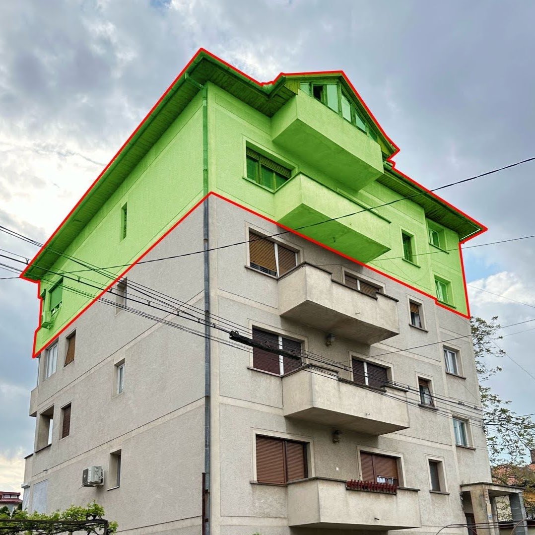 Clădirea în starea actuală, cu volumul penthouse-ului evidențiat în verde