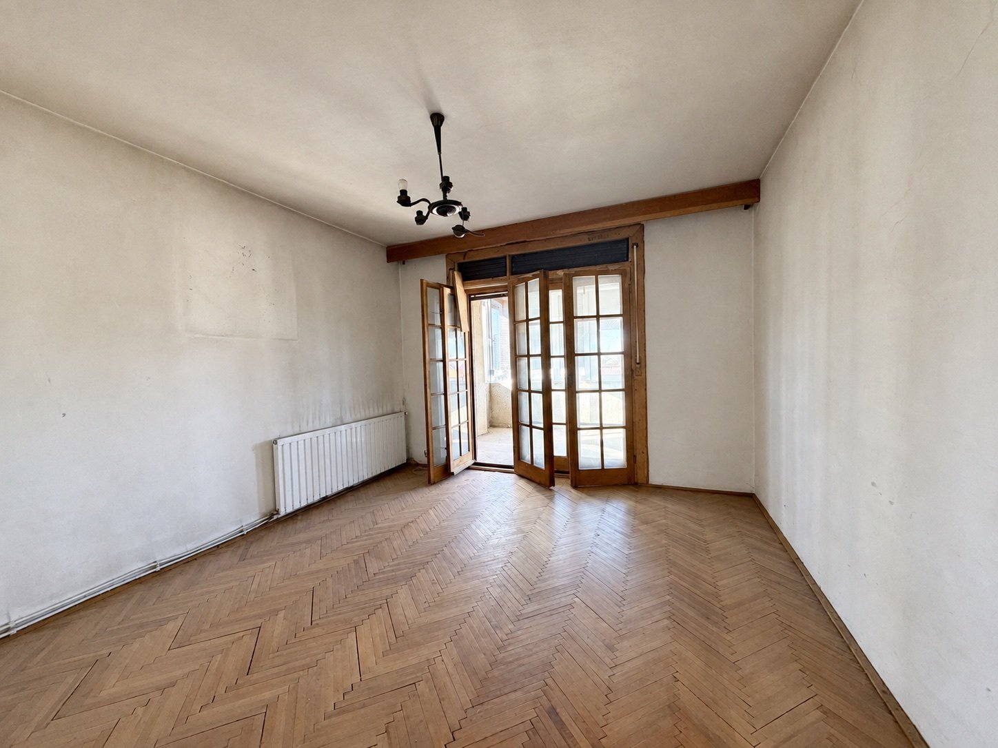 Cameră cu acces la balcon în starea actuală