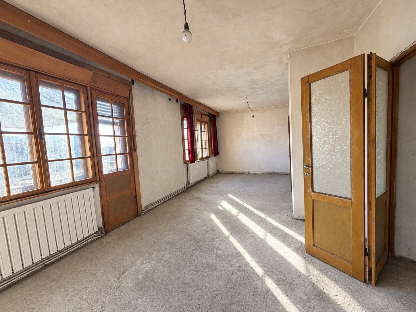 Spațiu interior la roșu în starea actuală